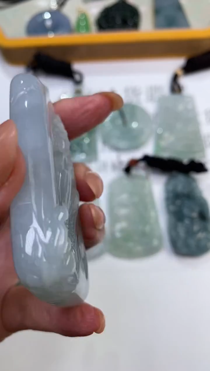 未镶嵌挂件翡翠达***g1111
