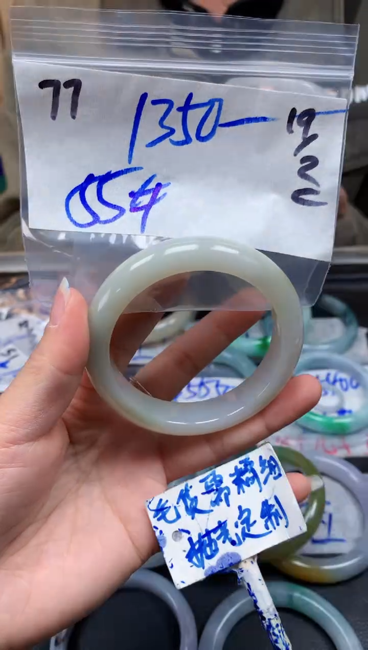 【闪购商品】定制翡翠未镶嵌77毛货需精细抛光手镯多样性拍一发一