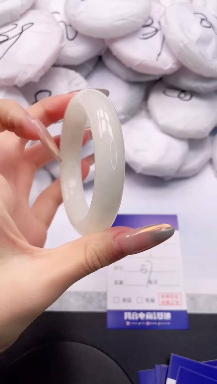 【闪购商品】和田玉手镯未镶嵌7K159-57