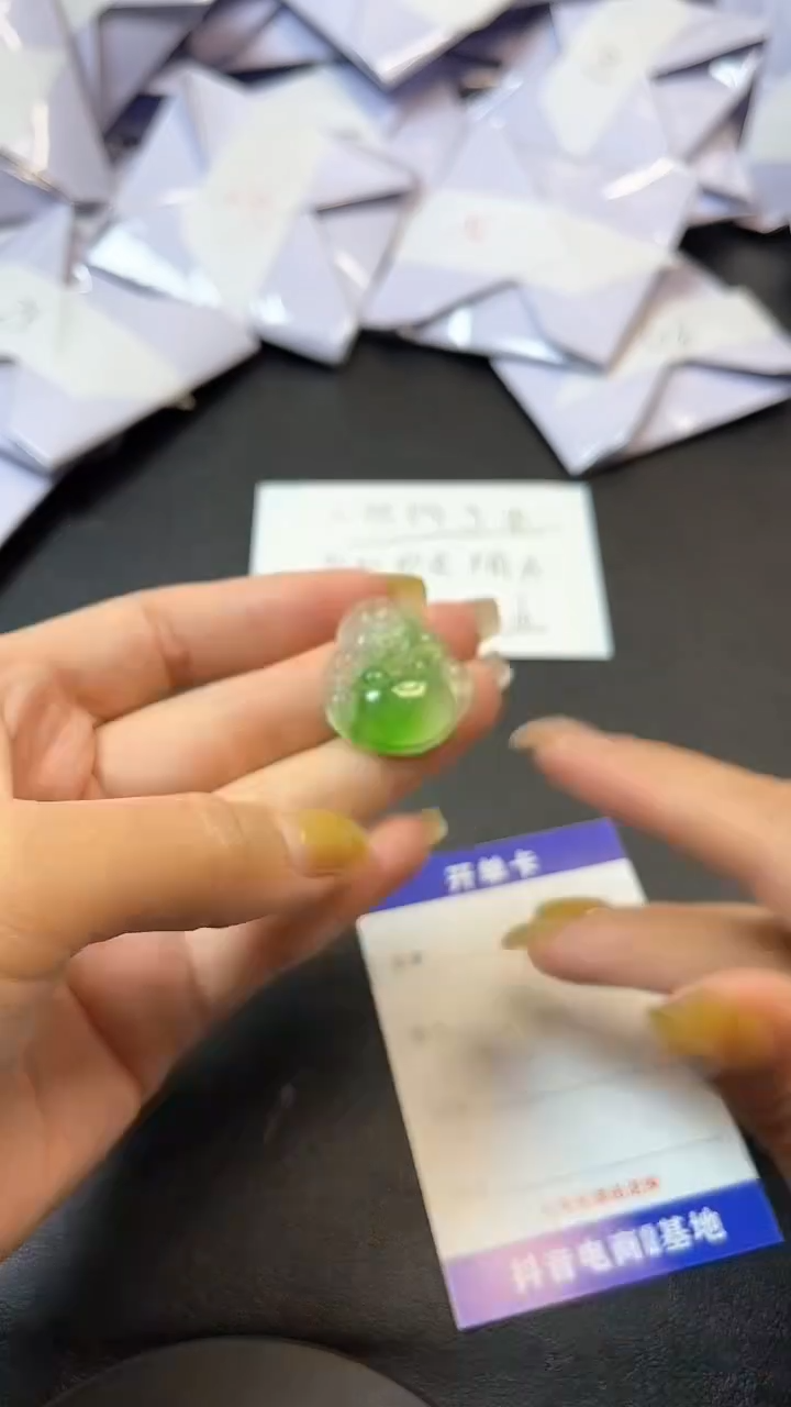 翡翠未镶嵌颈饰时尚精品 一物一拍