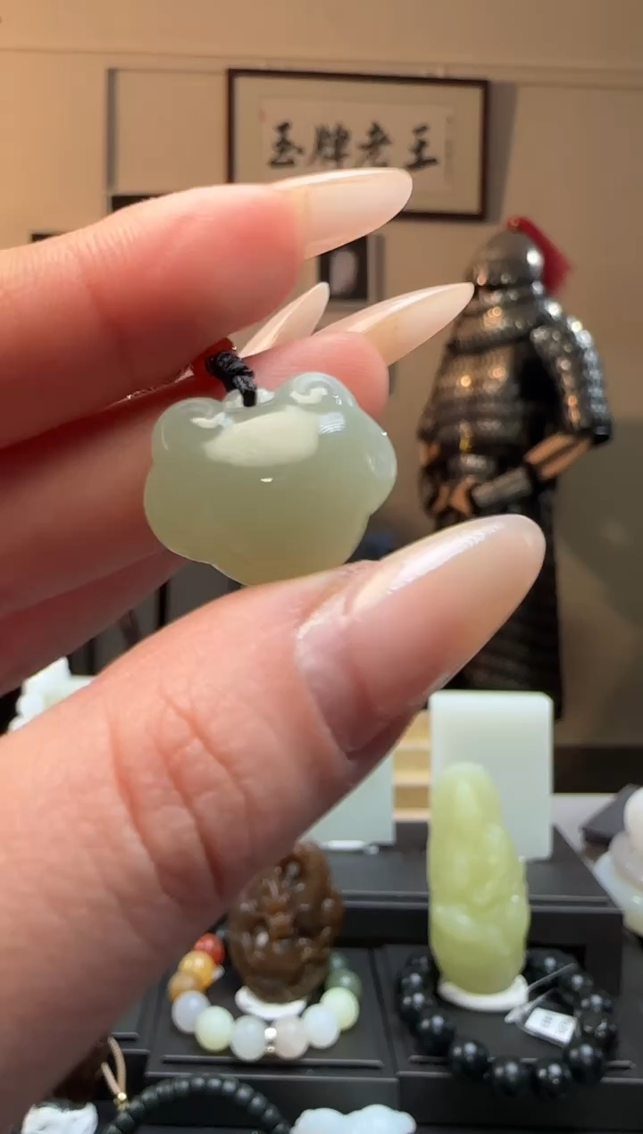 【闪购商品】和田玉晴水如意锁未镶嵌吊坠