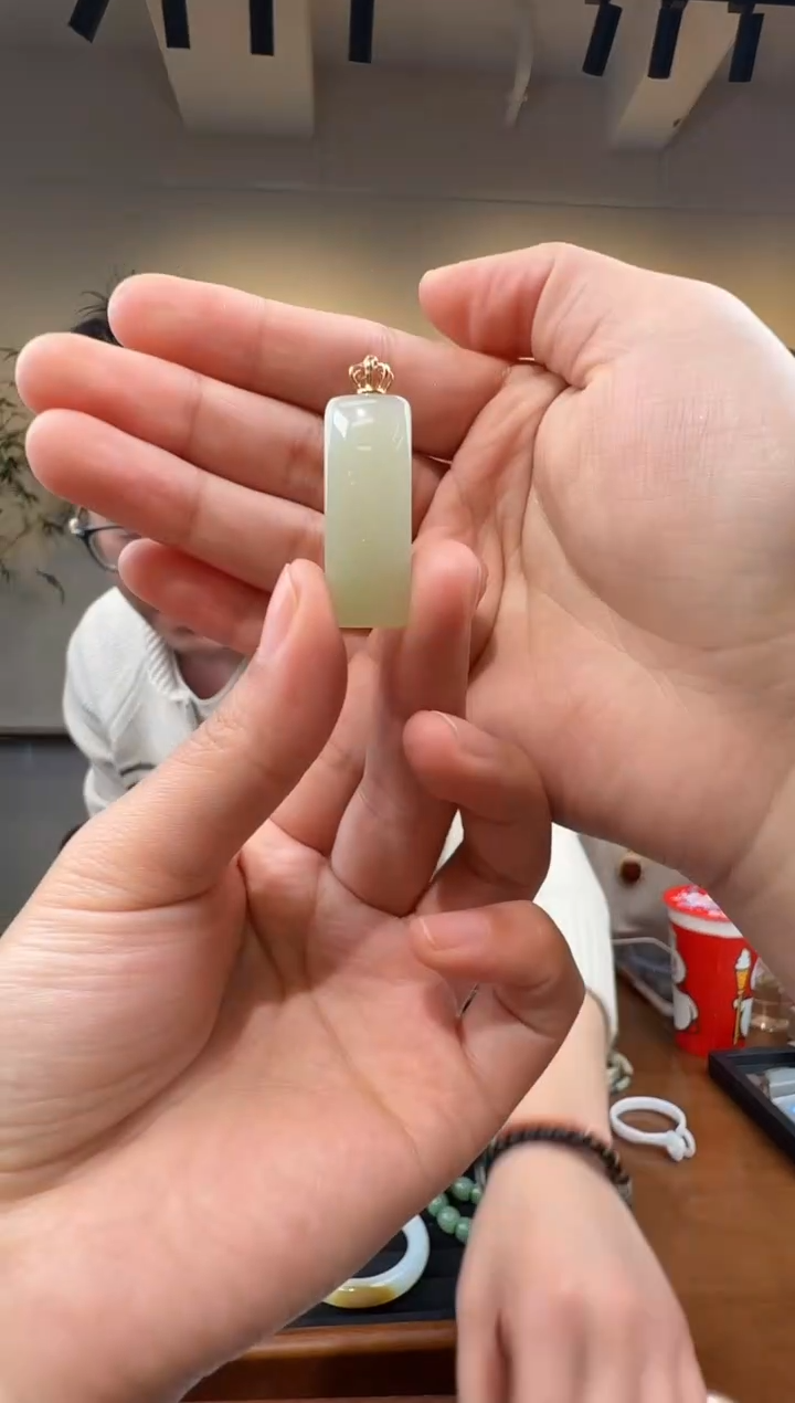 颈饰18K金镶嵌和田玉20-635-12.25多样性拍一发一