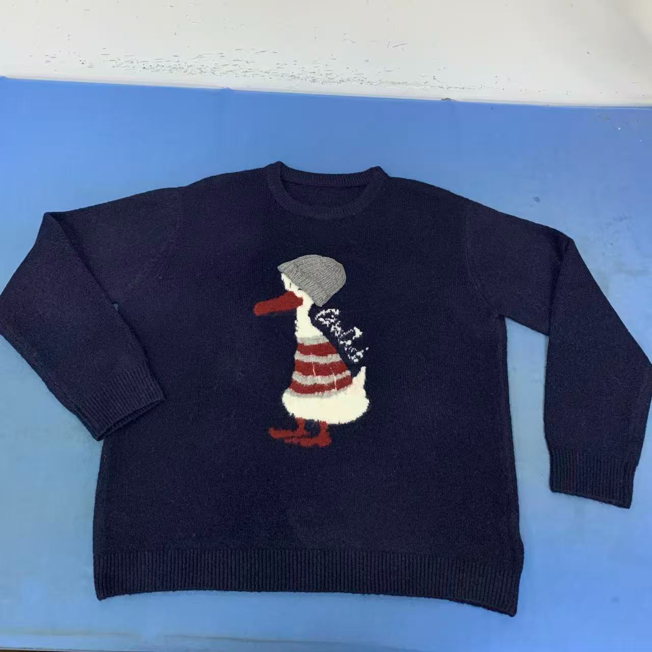  梅二十   厚款针织圆领女不起球鸭子女针织衫上衣  XHY0D5410059