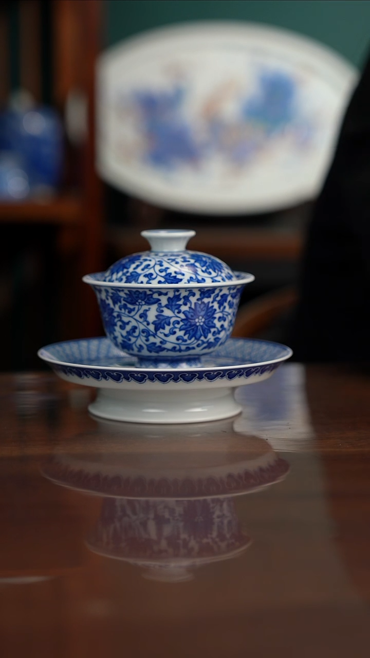 柴窑青花缠枝盖碗一套