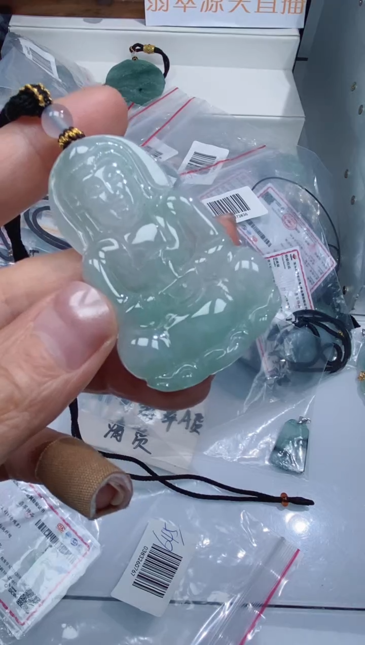 颈饰未镶嵌翡翠吊坠