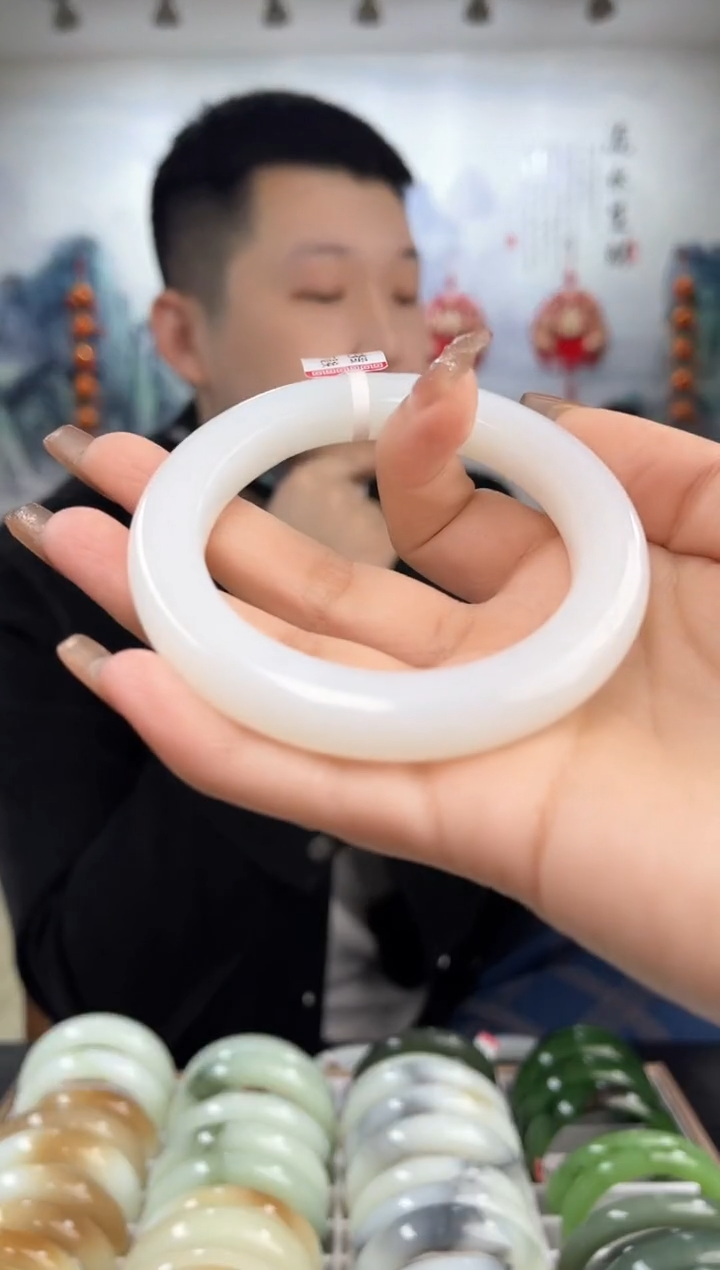 【闪购商品】和田玉手镯未镶嵌57+圈口0527