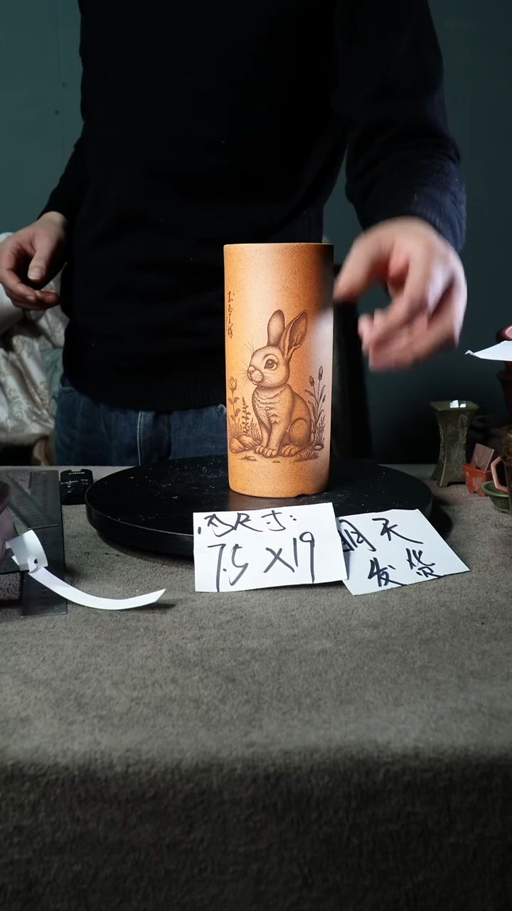 A宜兴紫砂小花盆