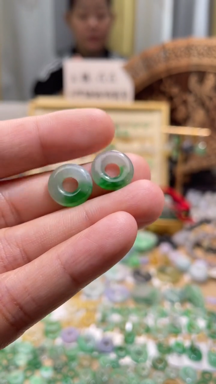 颈饰未镶嵌翡翠甜甜圈一对