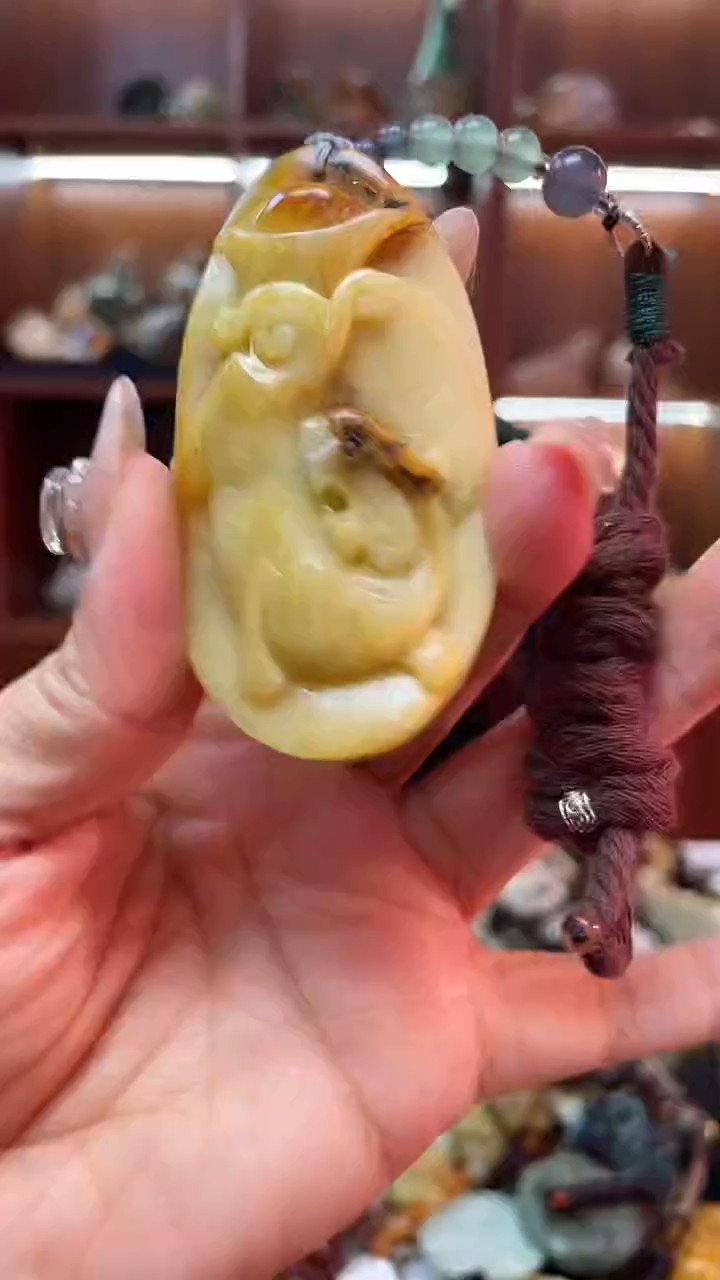 未镶嵌蛇纹石玉吊坠   