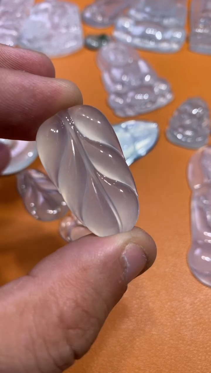 【闪购商品】翡翠颈饰未镶嵌叶子3800