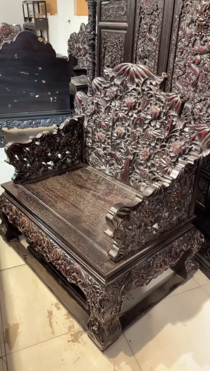 【闪购商品】木木雕椅子一把、、、、、、、、