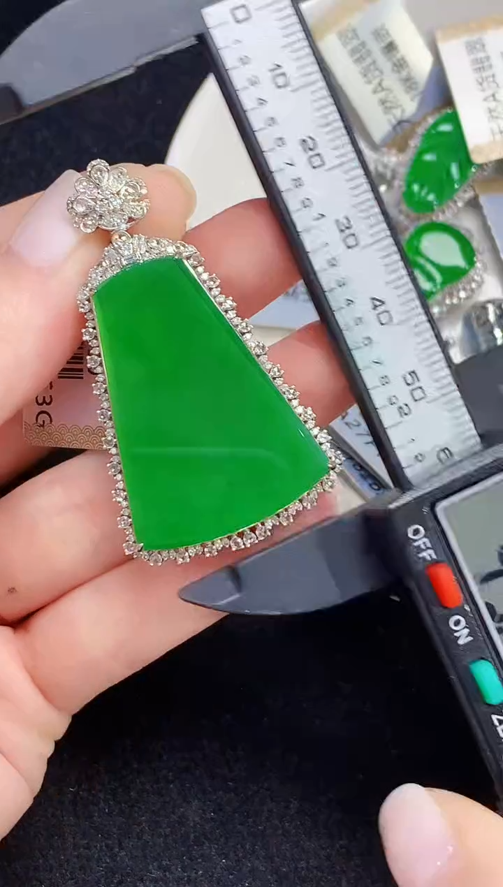 吊坠(不含链)18K金镶嵌翡翠CY多样性发其一