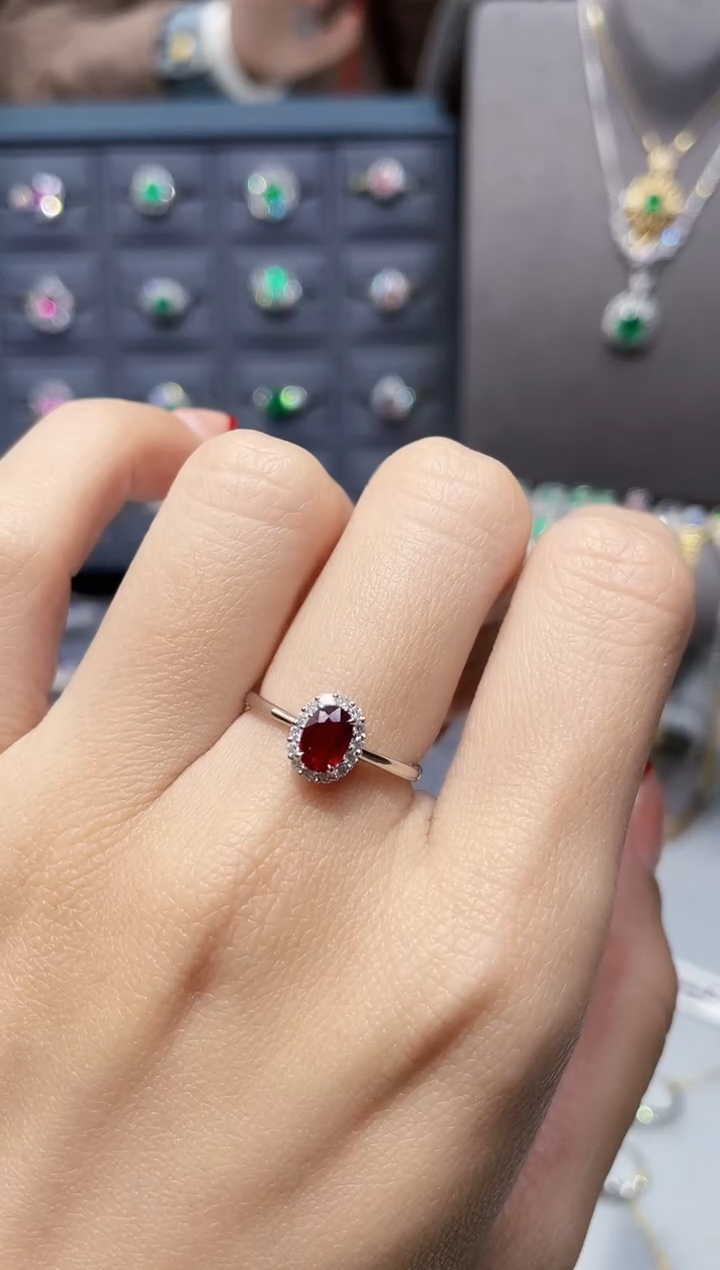 【闪购商品】红宝石戒指18K金镶嵌0.60克拉