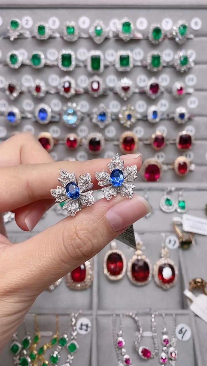 【闪购商品】蓝宝石18K金耳饰18K金镶嵌.