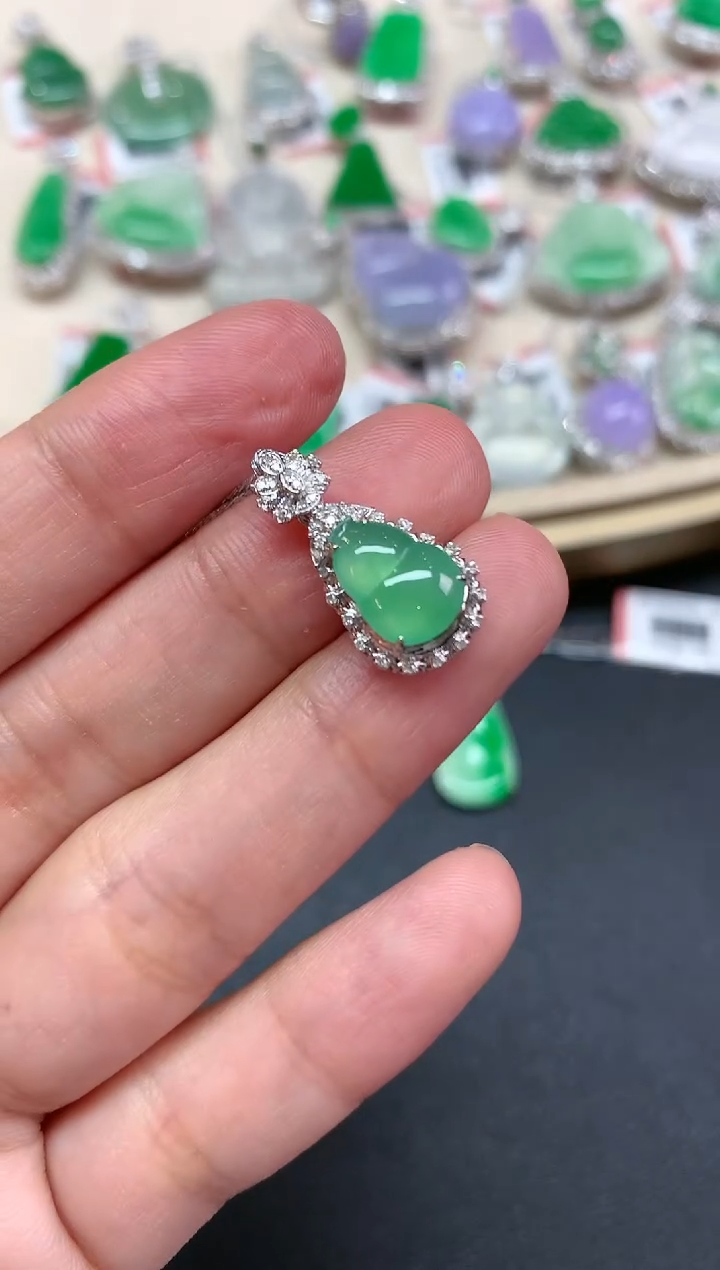 【闪购商品】翡翠吊坠(不含链)18K金镶嵌W26|4980
