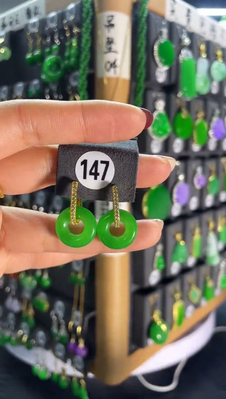 【闪购商品】翡翠耳饰银S925镶嵌147...