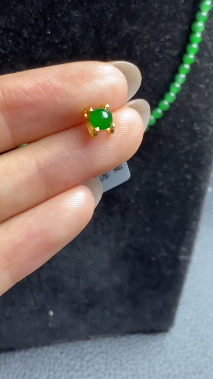 翡翠18K金镶嵌颈饰吊坠