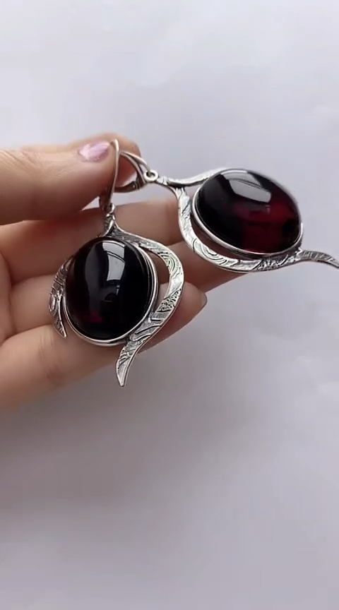 【闪购商品】琥珀裸石银S925镶嵌血珀耳坠