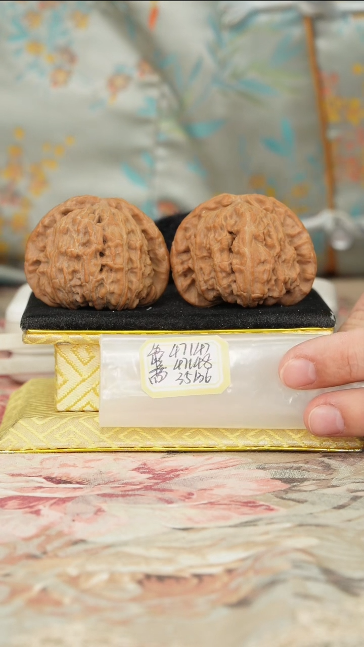 【闪购商品】文玩核桃把件白狮子