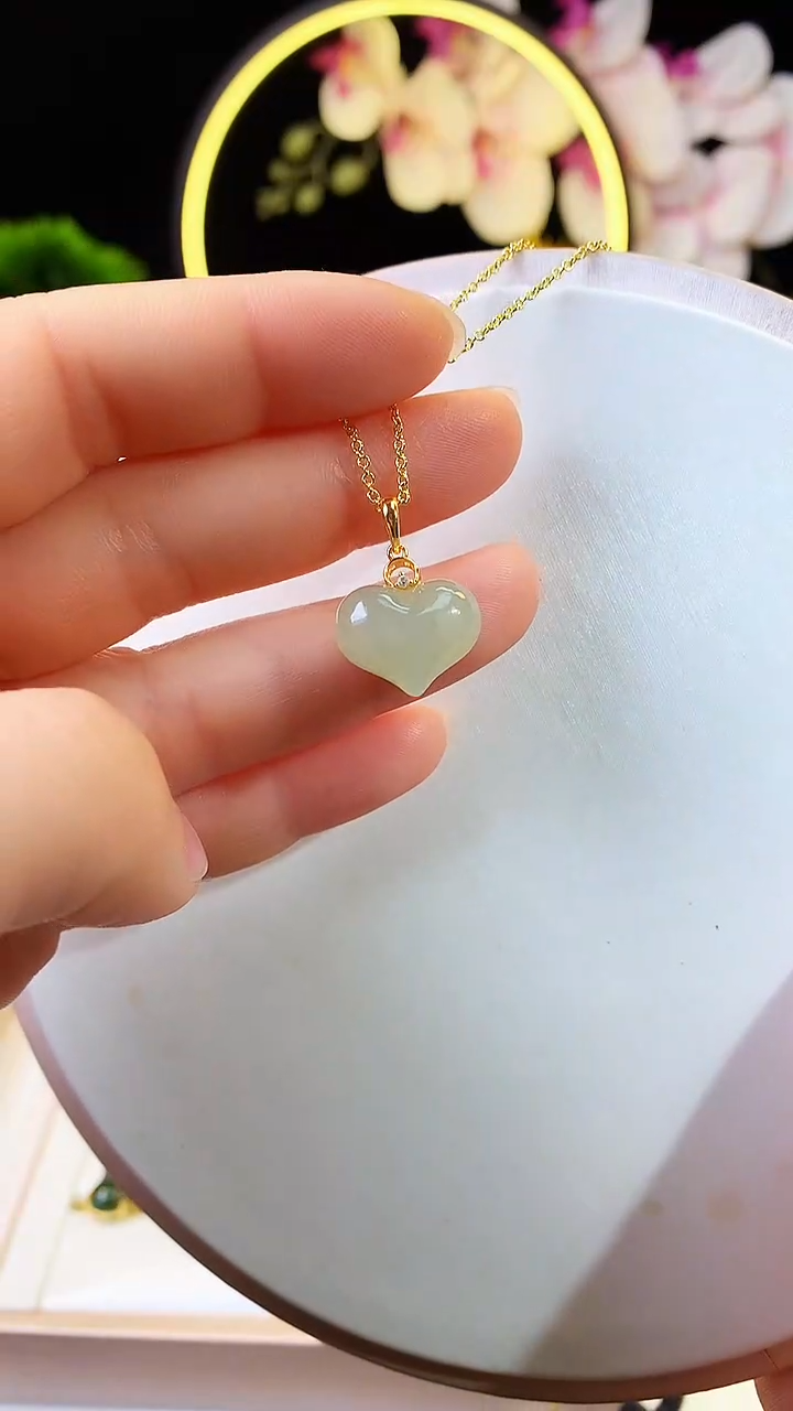 吊坠(赠链)银S925镶嵌和田玉冰晴爱心桃