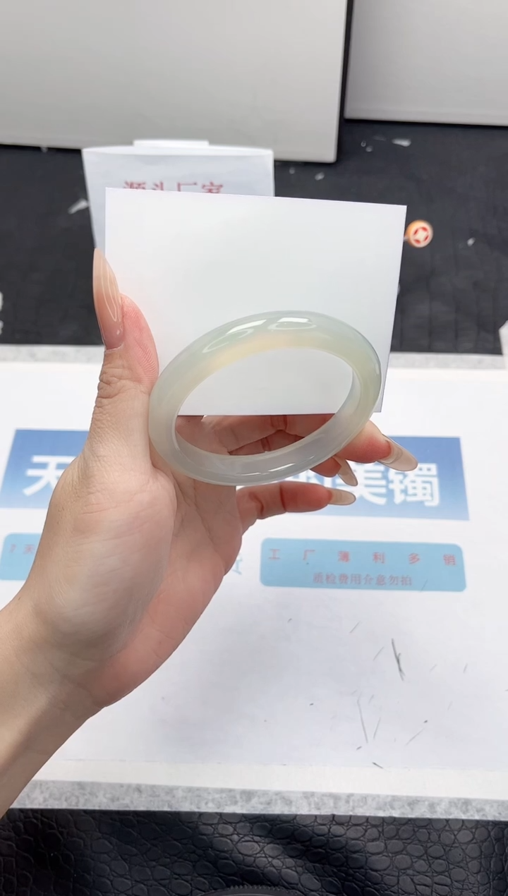 【闪购商品】石英质玉手镯未镶嵌162-56.4