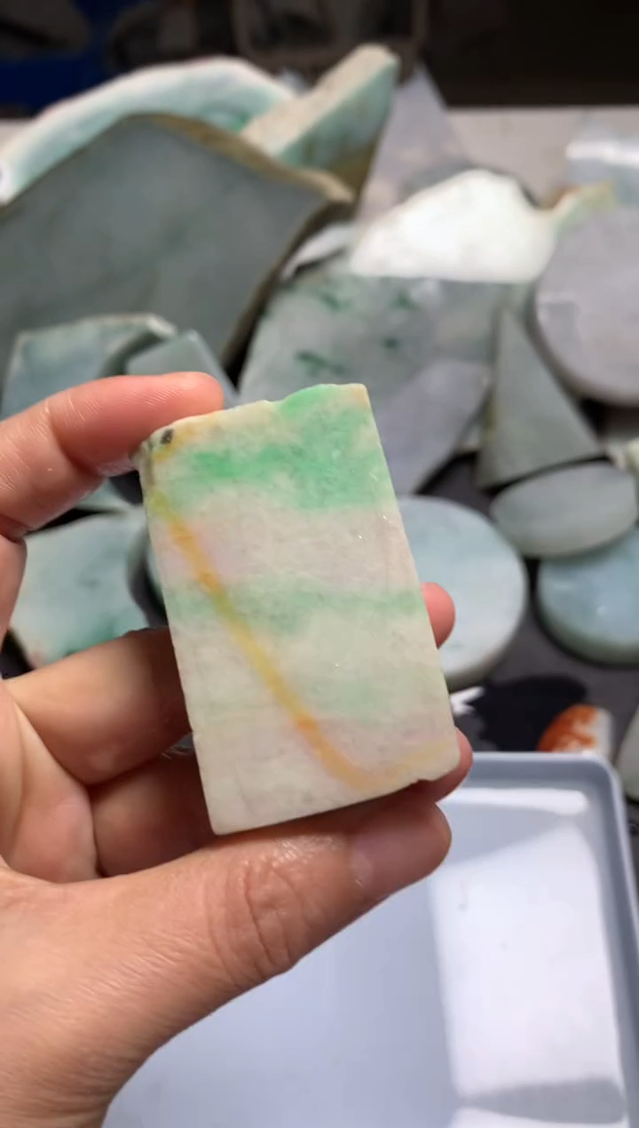 【闪购商品】翡翠颈饰未镶嵌料子