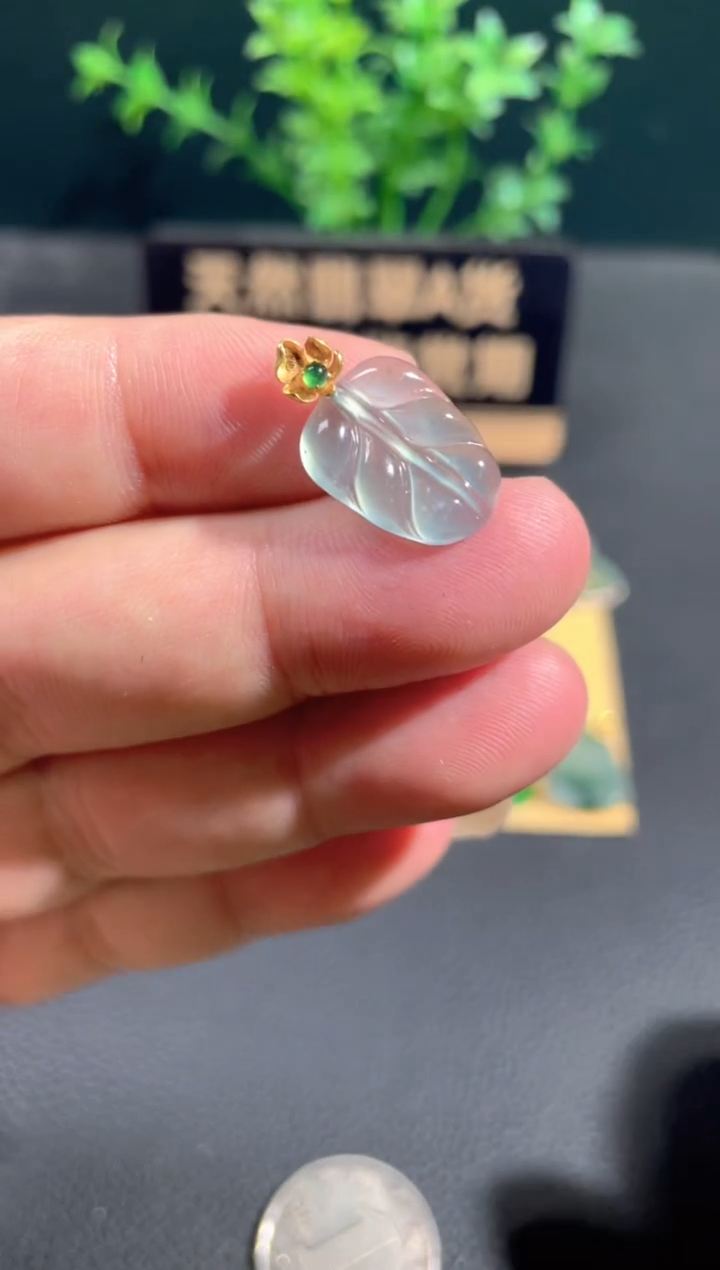 翡翠18K金镶嵌颈饰翡翠