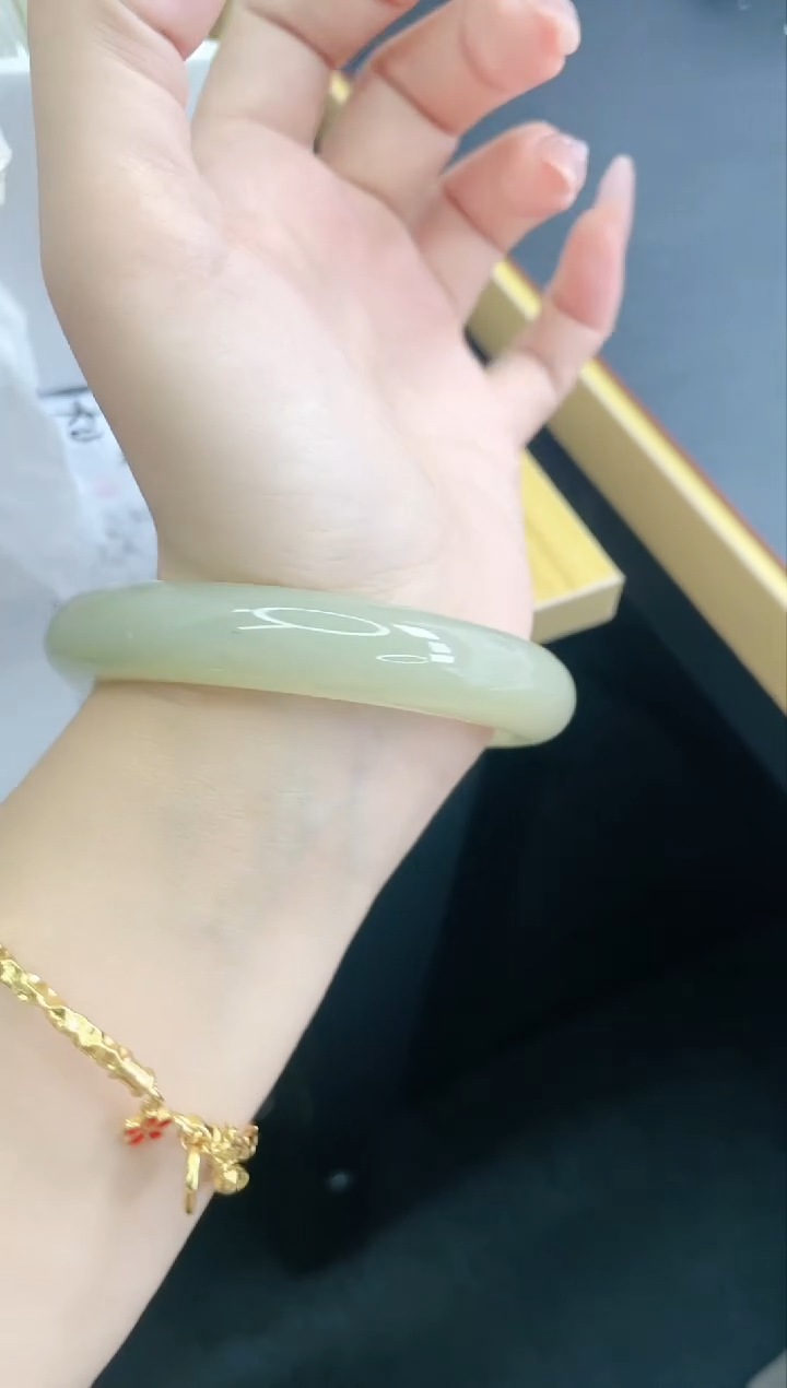 【闪购商品】石英质玉手镯未镶嵌199/60.3