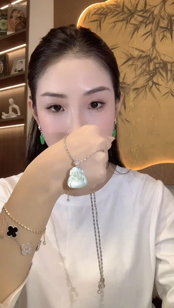 【闪购商品】翡翠吊坠(不含链)18K金镶嵌D75