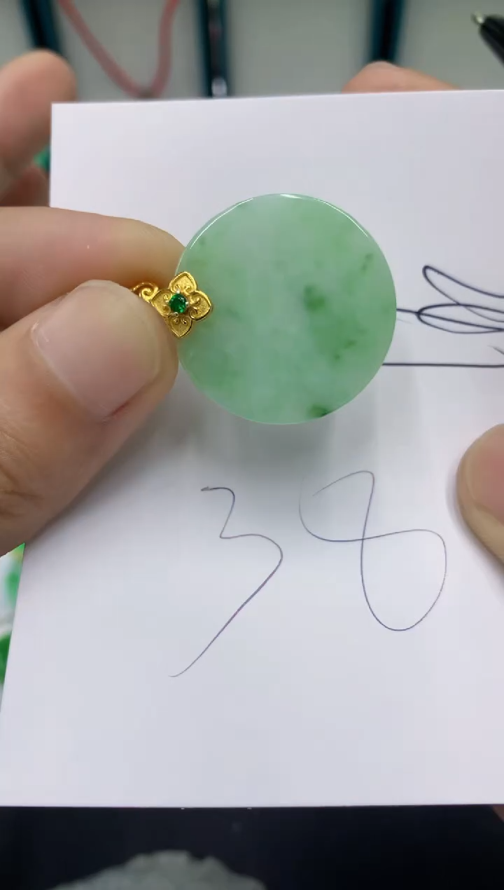 翡翠未镶嵌颈饰翡翠