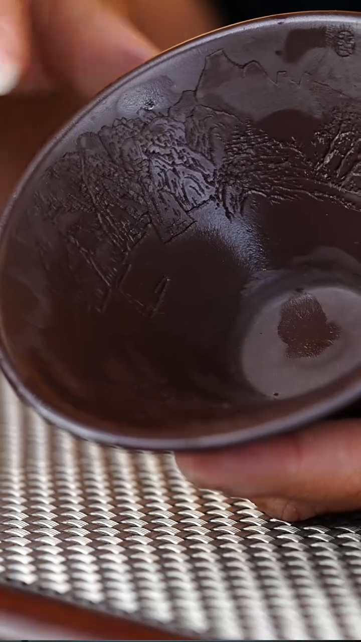 茶杯紫砂宜兴紫砂主人杯 纯手刻绘山水 0120