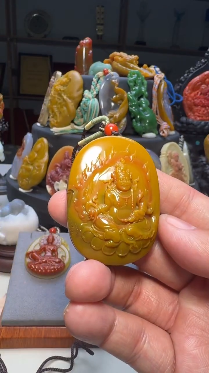 颈饰未镶嵌石英质玉雨*吊坠