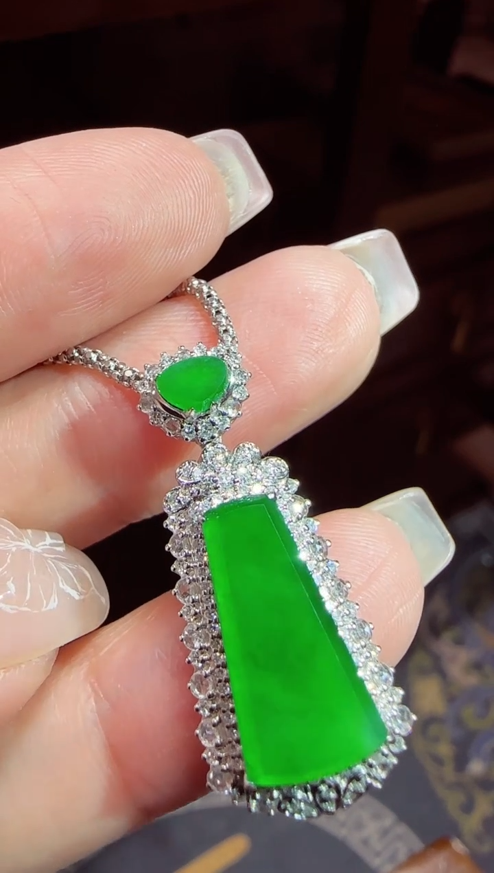 【闪购商品】翡翠颈饰18K金镶嵌无事牌