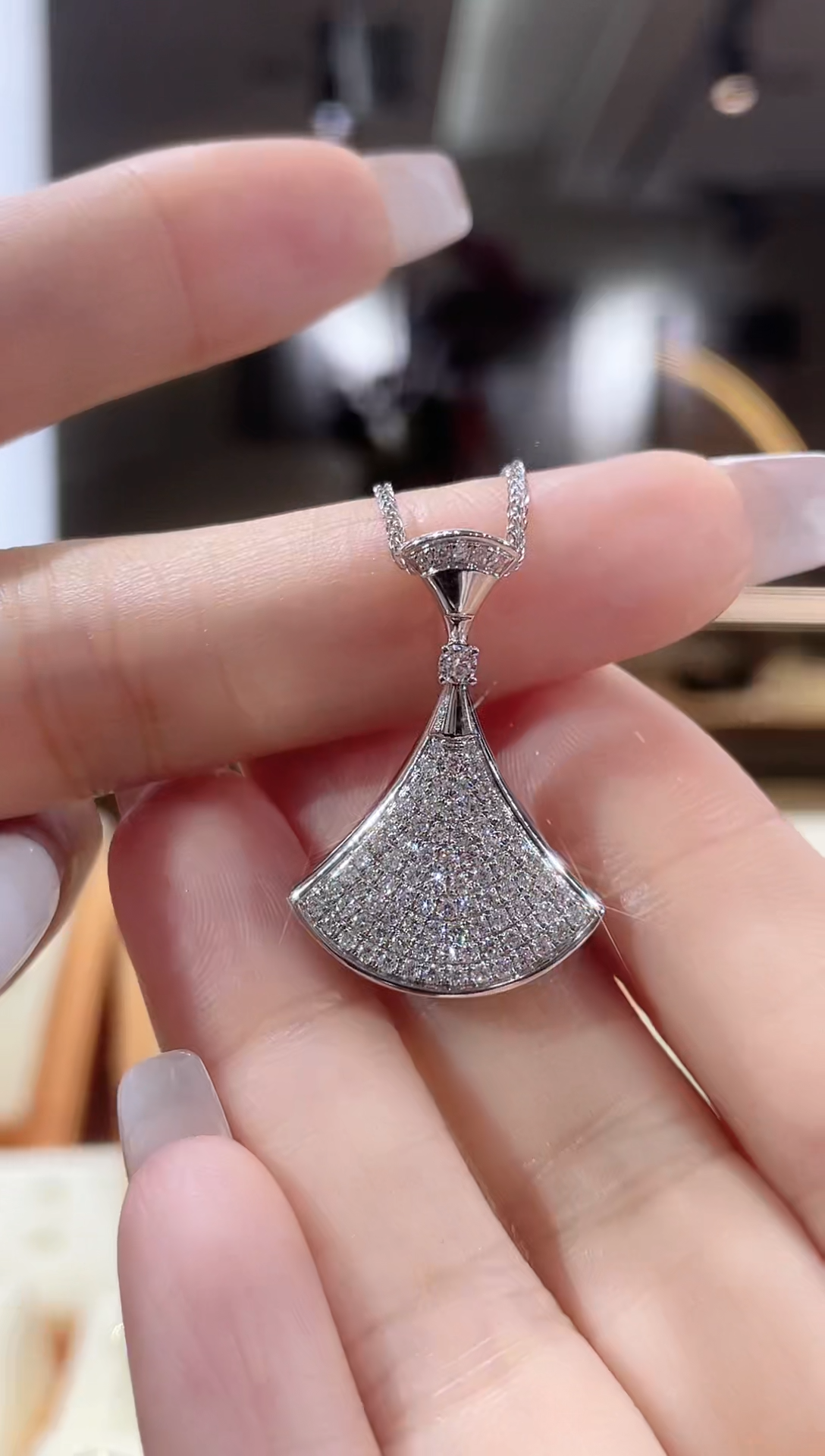 【闪购商品】钻石颈饰18K金镶嵌项链