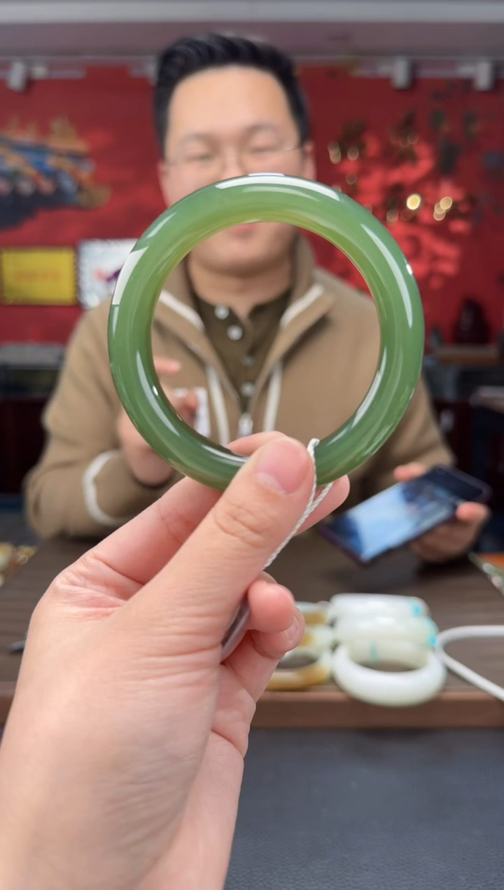 【闪购商品】和田玉.未镶嵌湖水绿正装镯50-59