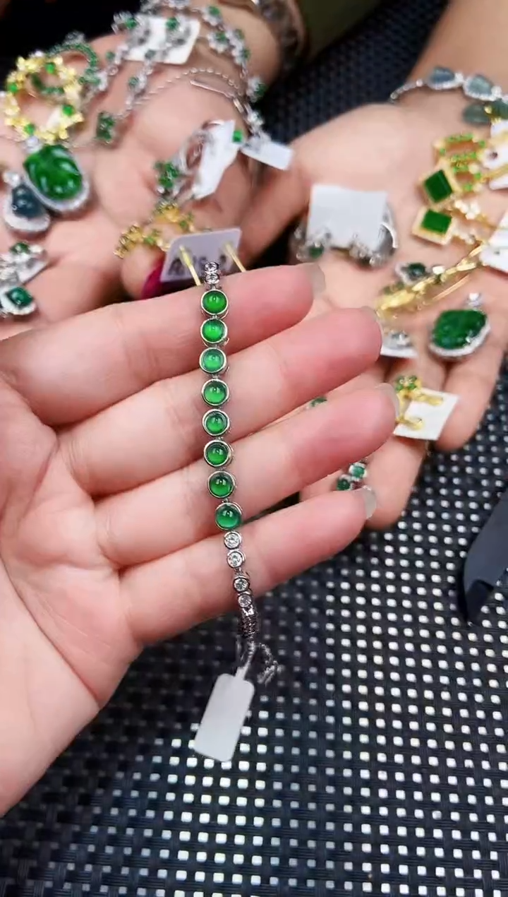 【闪购商品】翡翠手链未镶嵌11111111