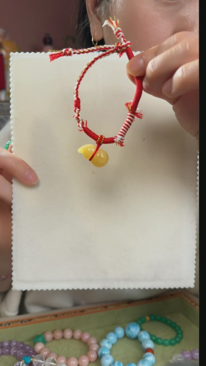 【闪购商品】蜜蜡吊坠(不含链)未镶嵌天然蜜蜡葫芦吊坠送编绳