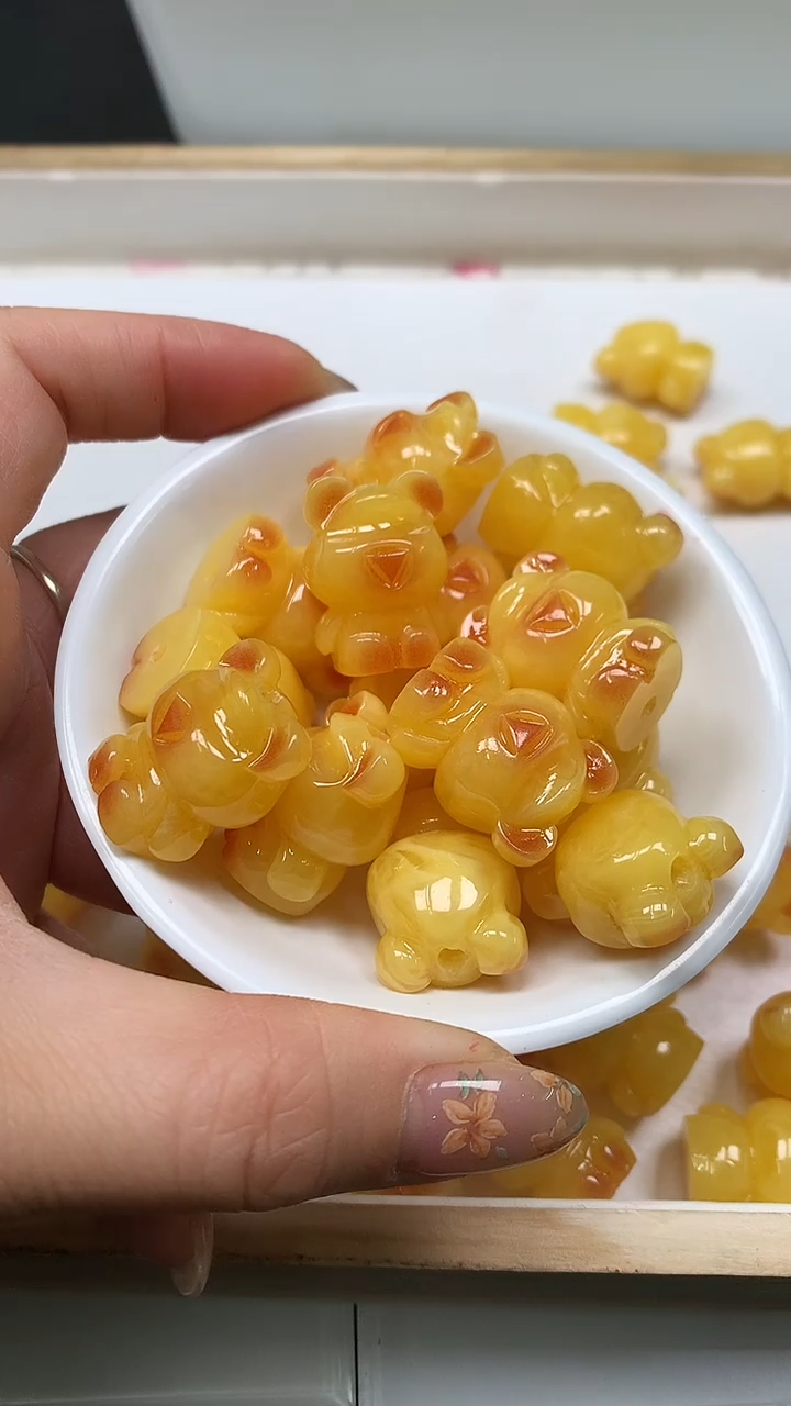 裸石蜜蜡未镶嵌A1544 蜜蜡 小熊（通孔）23*15mm1个8.8元