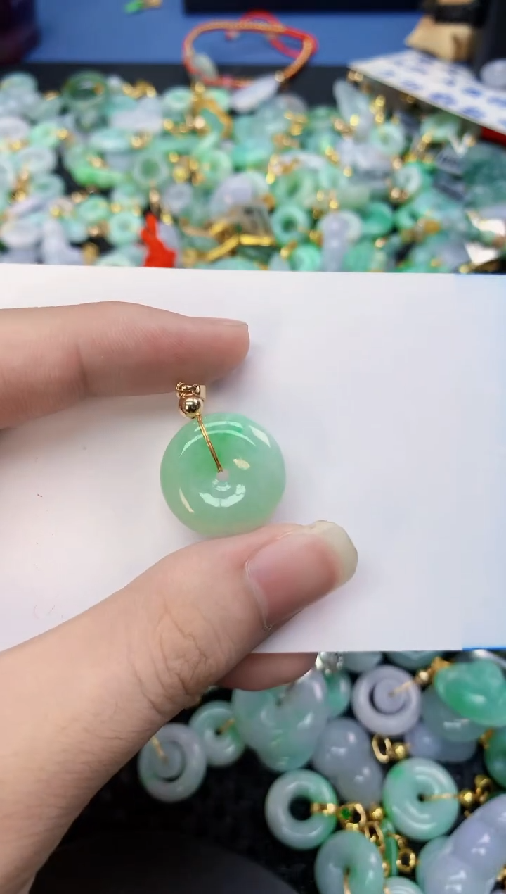 翡翠未镶嵌吊坠(不含链)         1