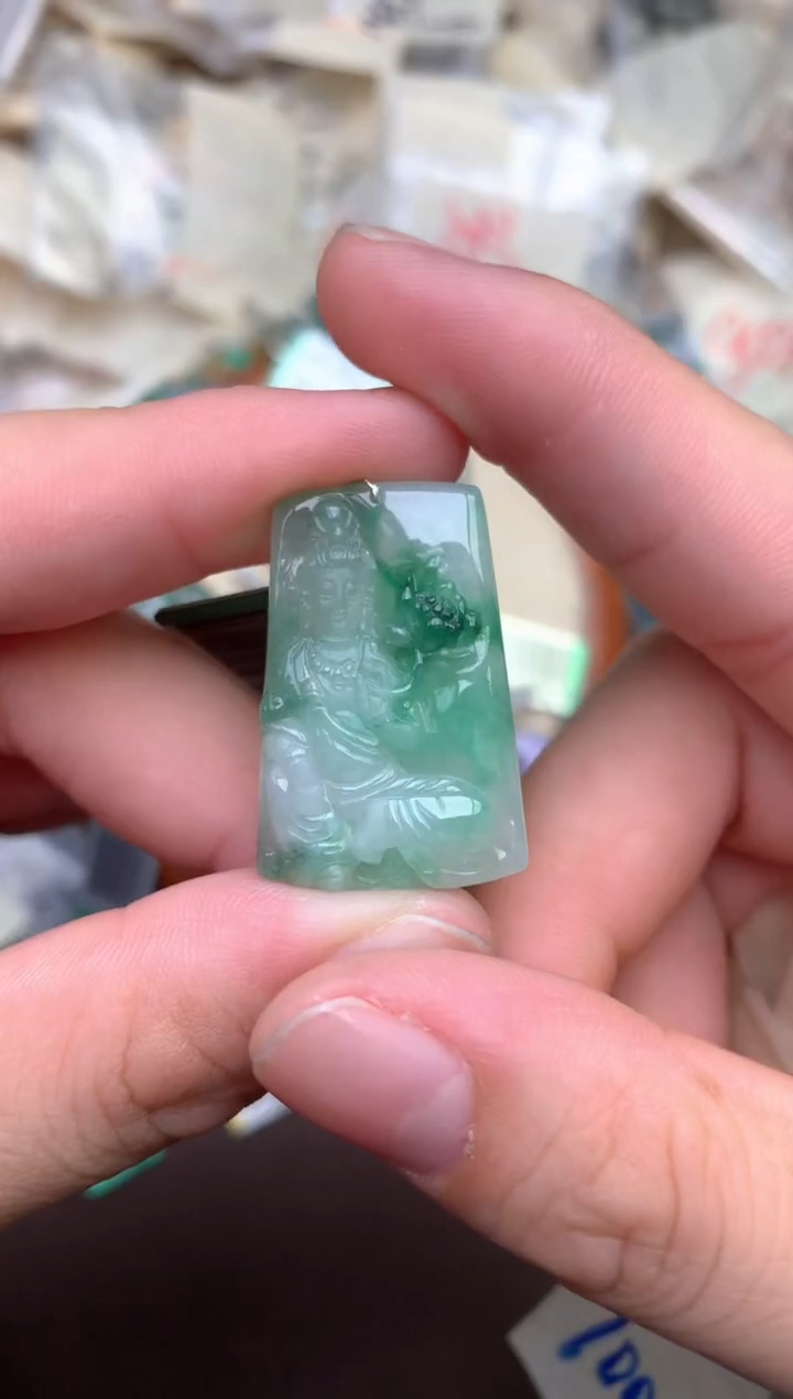翡翠挂件未镶嵌一大势至菩萨