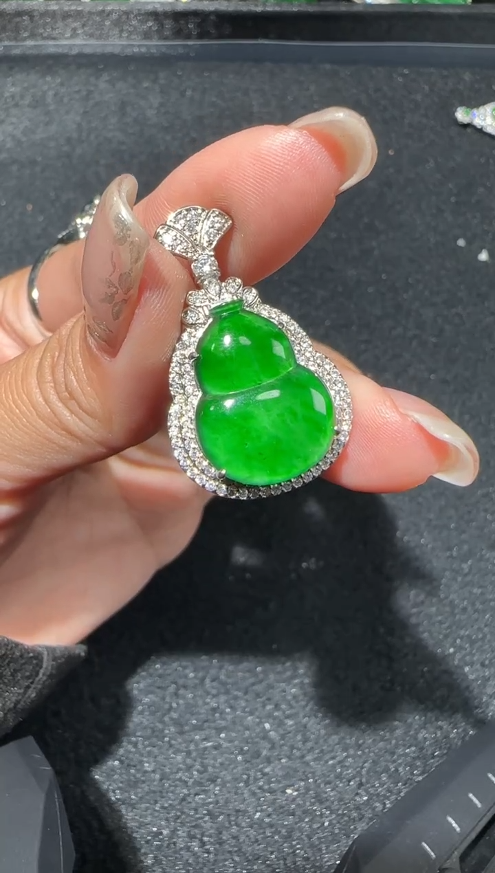 【闪购商品】翡翠吊坠(赠链)未镶嵌多样性发货拍一发一