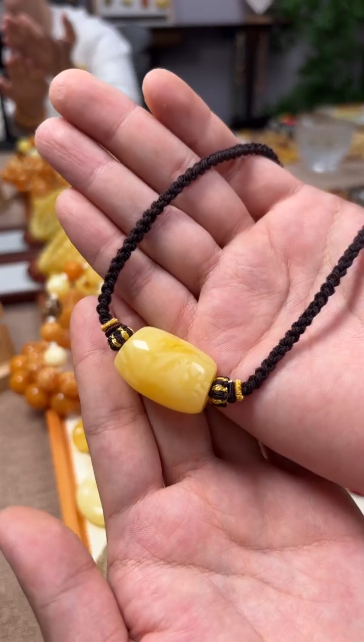 【闪购商品】蜜蜡裸石未镶嵌锁骨