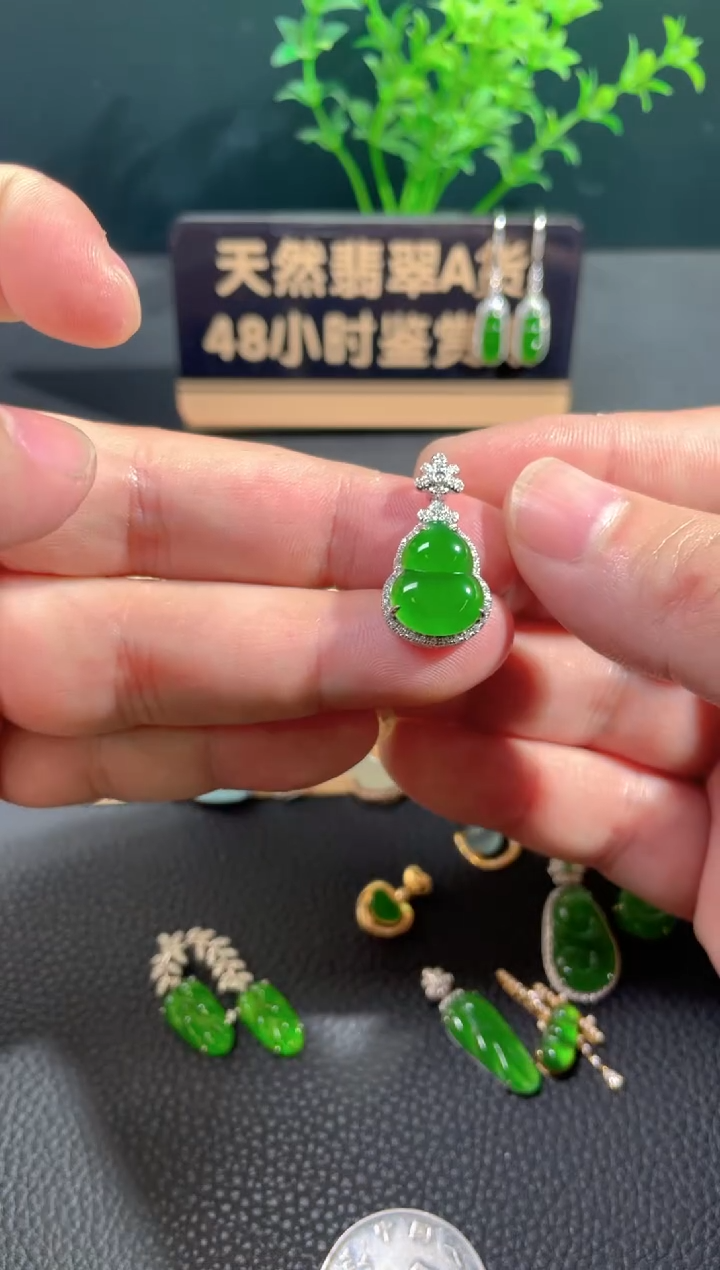 【闪购商品】翡翠颈饰18K金镶嵌翡翠