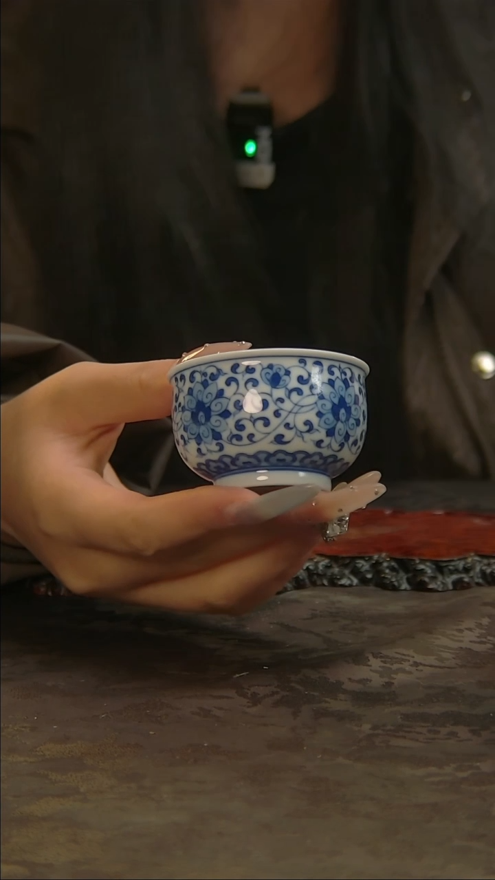 【闪购商品】青花手绘缠枝莲主人杯