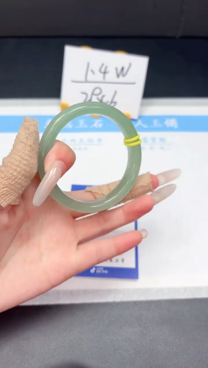 【闪购商品】石英质玉手镯未镶嵌135-56.5