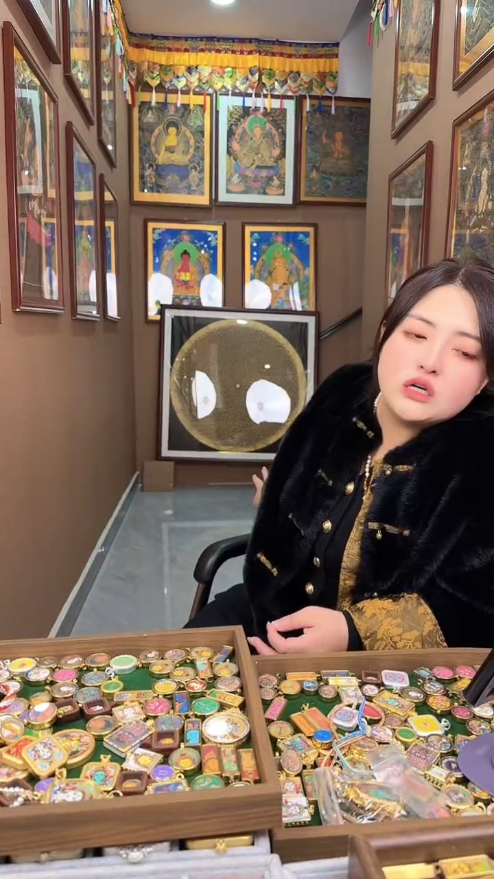 吊坠六字真言-热贡纯手绘唐卡