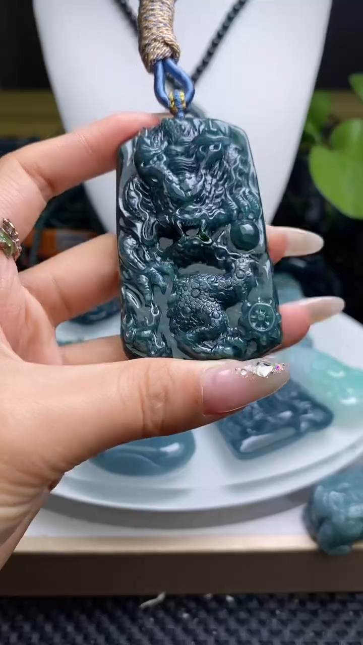 【闪购商品】翡翠未镶嵌颈饰