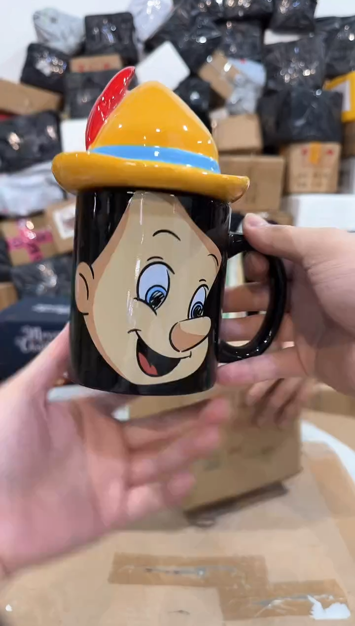 瓷片匹诺曹带盖杯