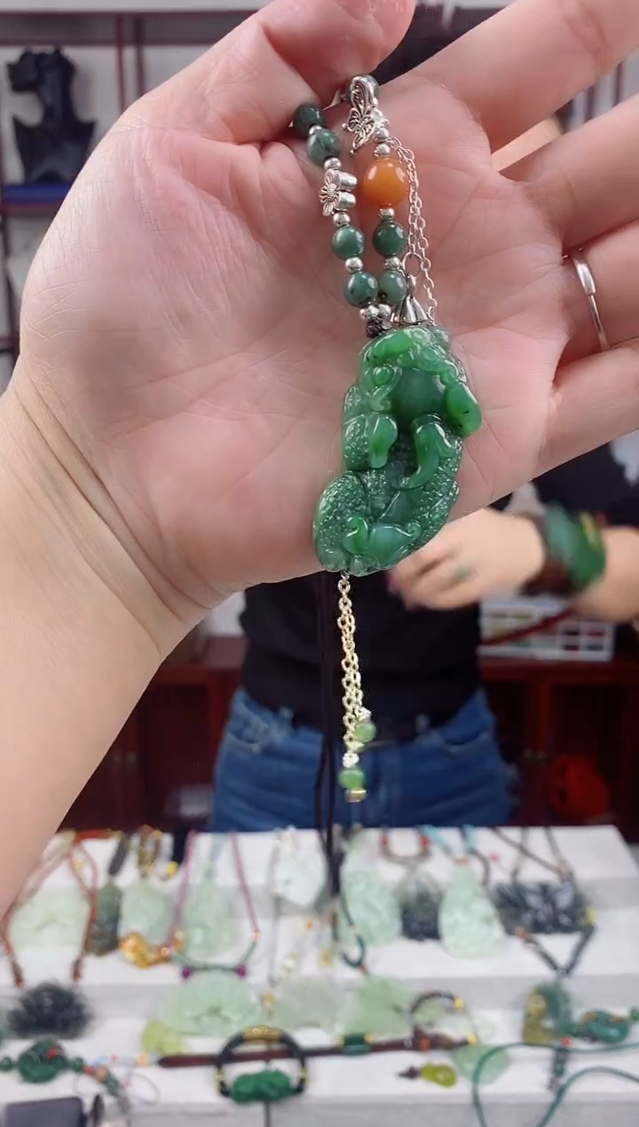 颈饰未镶嵌和田玉1