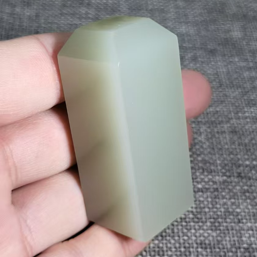 新疆和田玉且末料青白印张